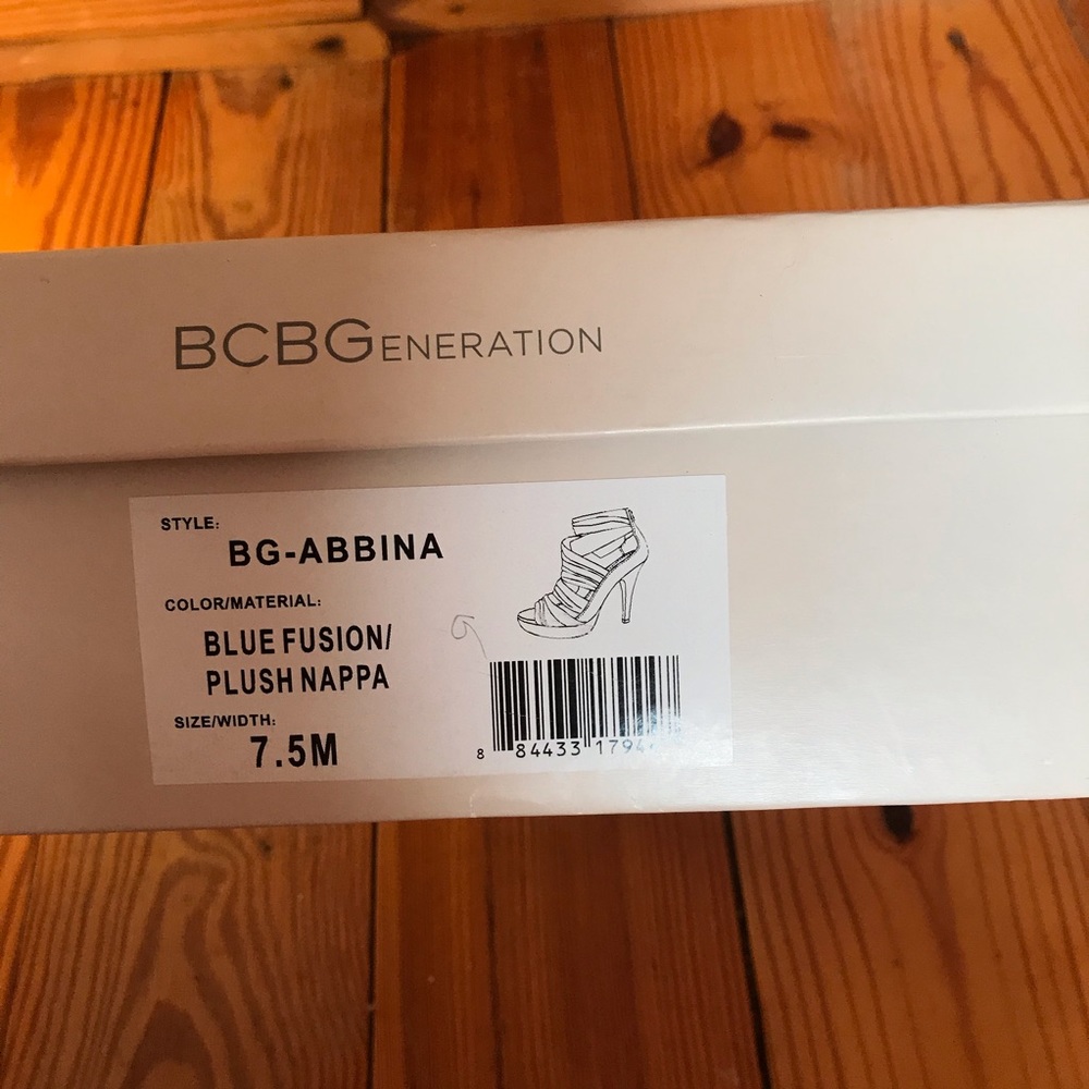 BCBGeneration Blue Fusion Plush Nappa Heel EUC 7.5 - Picture 16 of 16